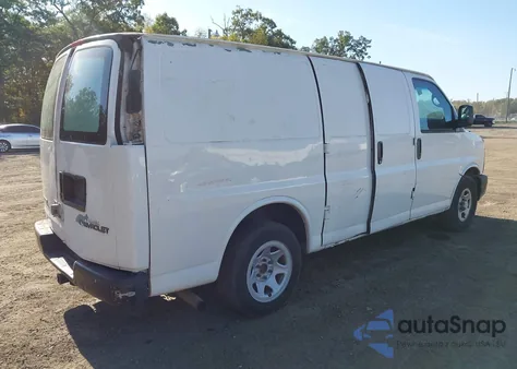 2006 Chevrolet Express Work Van z USA, uszkodzony, nr VIN 1GCFG15X161151966